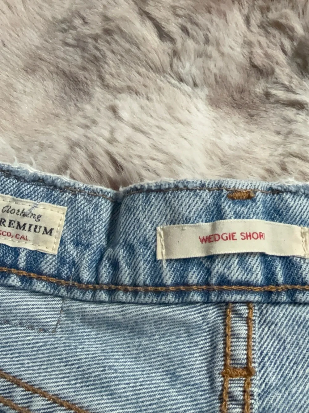 Levi’s 501 wedge shorts Distressed thrashed Button Fly Denim – Light Wash 24